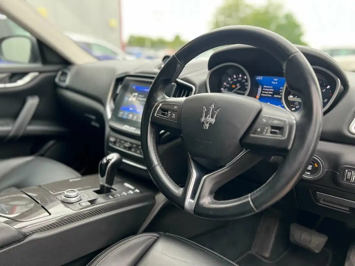 2017-maserati-ghibli-30td-big-22