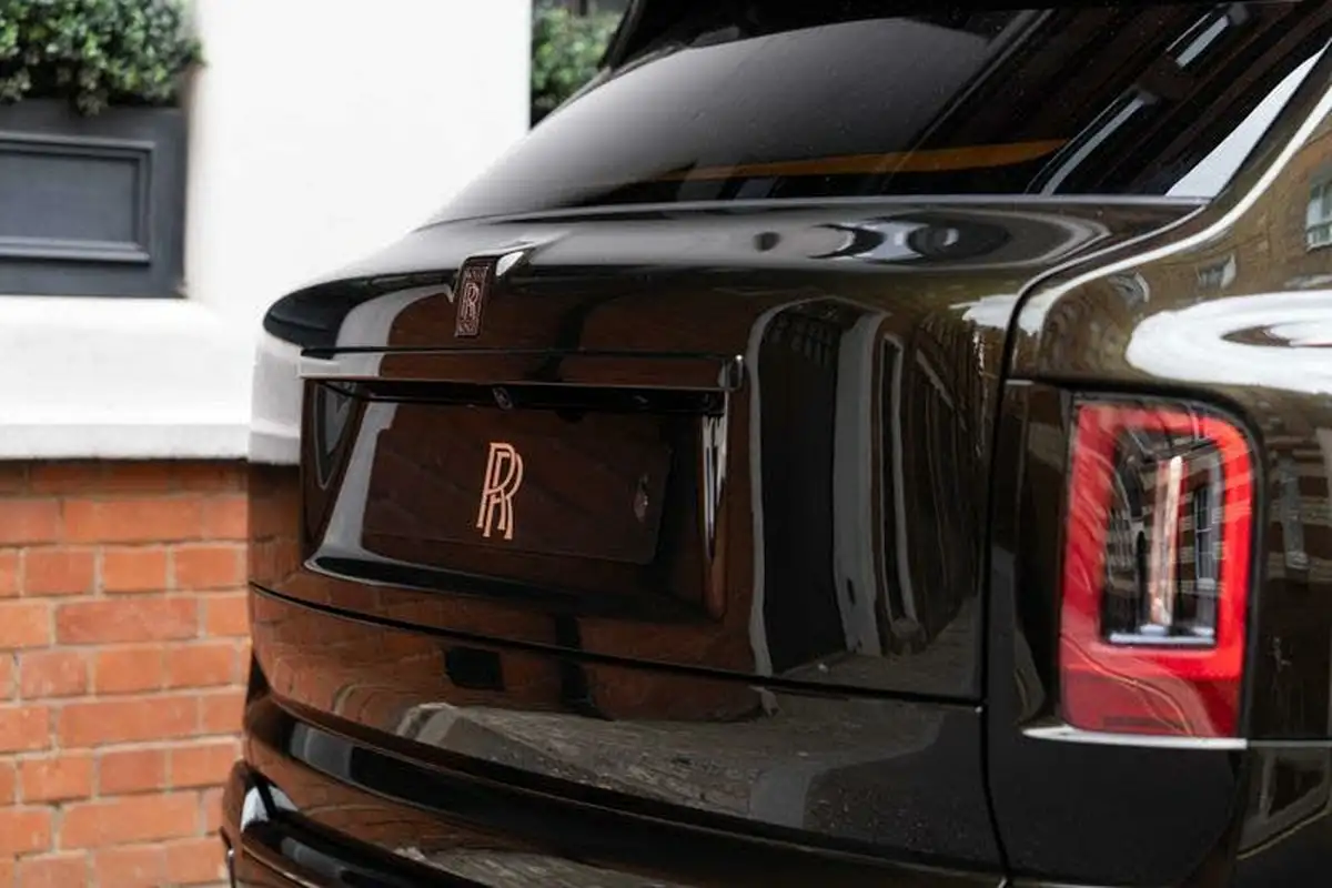 2024-rolls-royce-cullinan-675-black-badge-big-38