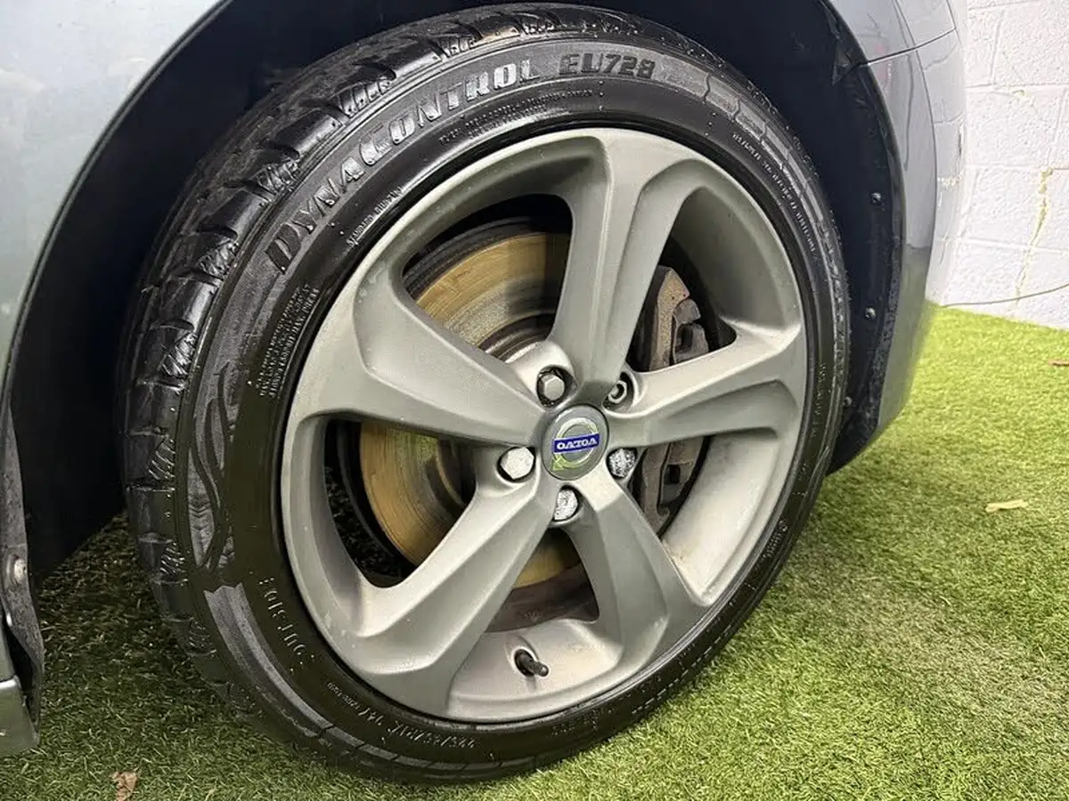 2016-volvo-v40-20td-d3-se-lux-big-15