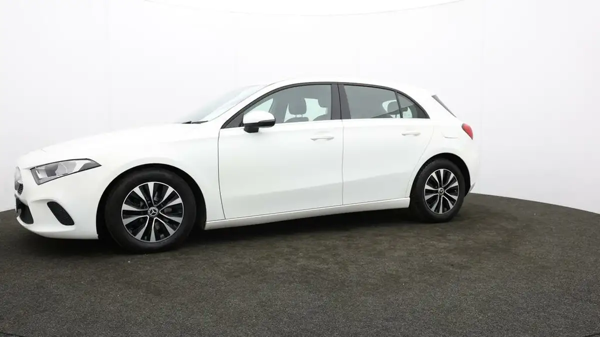 2020-mercedes-benz-a-class-15d-a180d-se-big-55