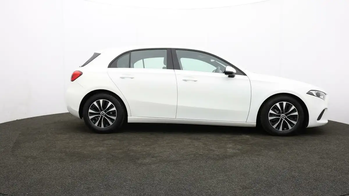 2020-mercedes-benz-a-class-15d-a180d-se-big-31