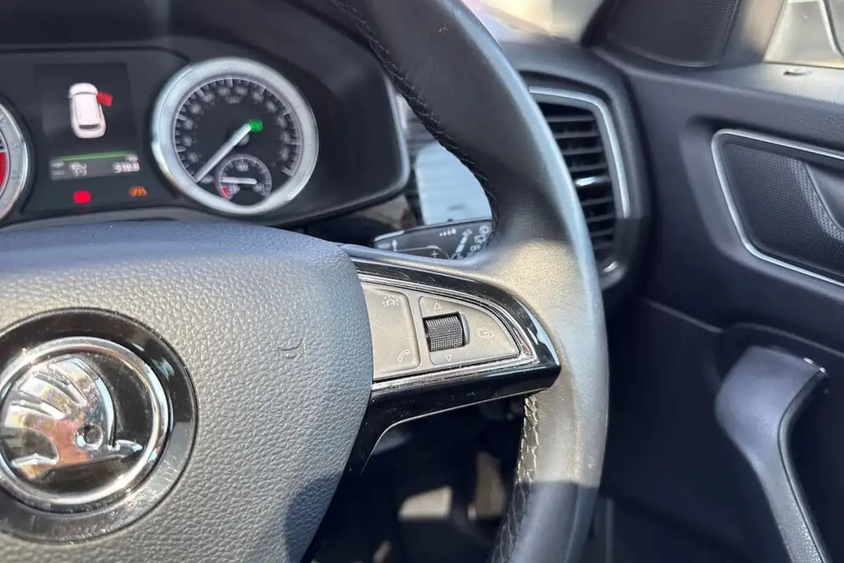 2017-skoda-kodiaq-20tdi-edition-150ps-4x4-5-seatsss-dsg-big-39