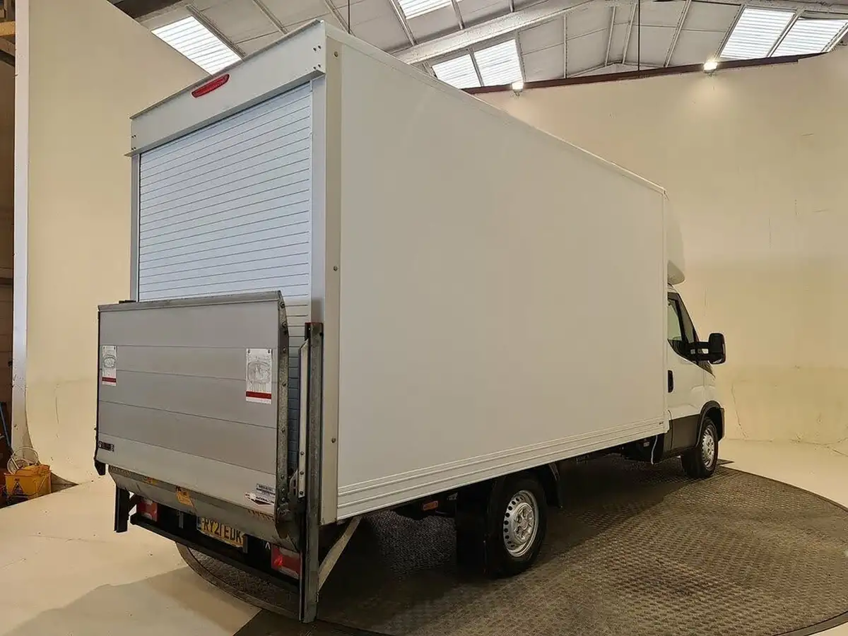 2021-iveco-daily-s-class-23td-35s14h-3000-big-16
