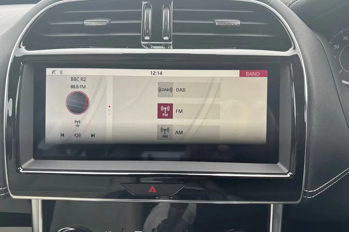 2019-jaguar-xe-20d-r-dynamic-se-big-42