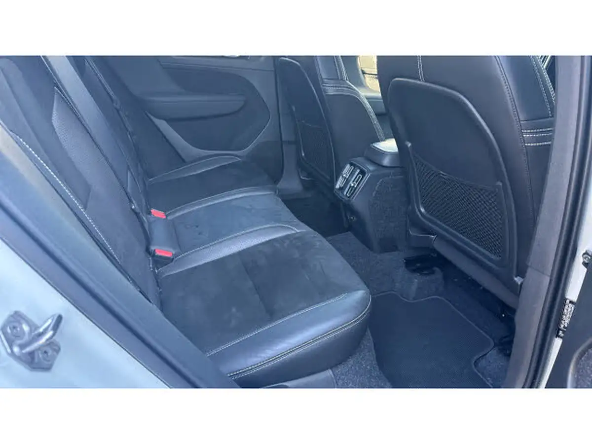 2020-volvo-xc40-15-t3-r-design-geartronic-big-15