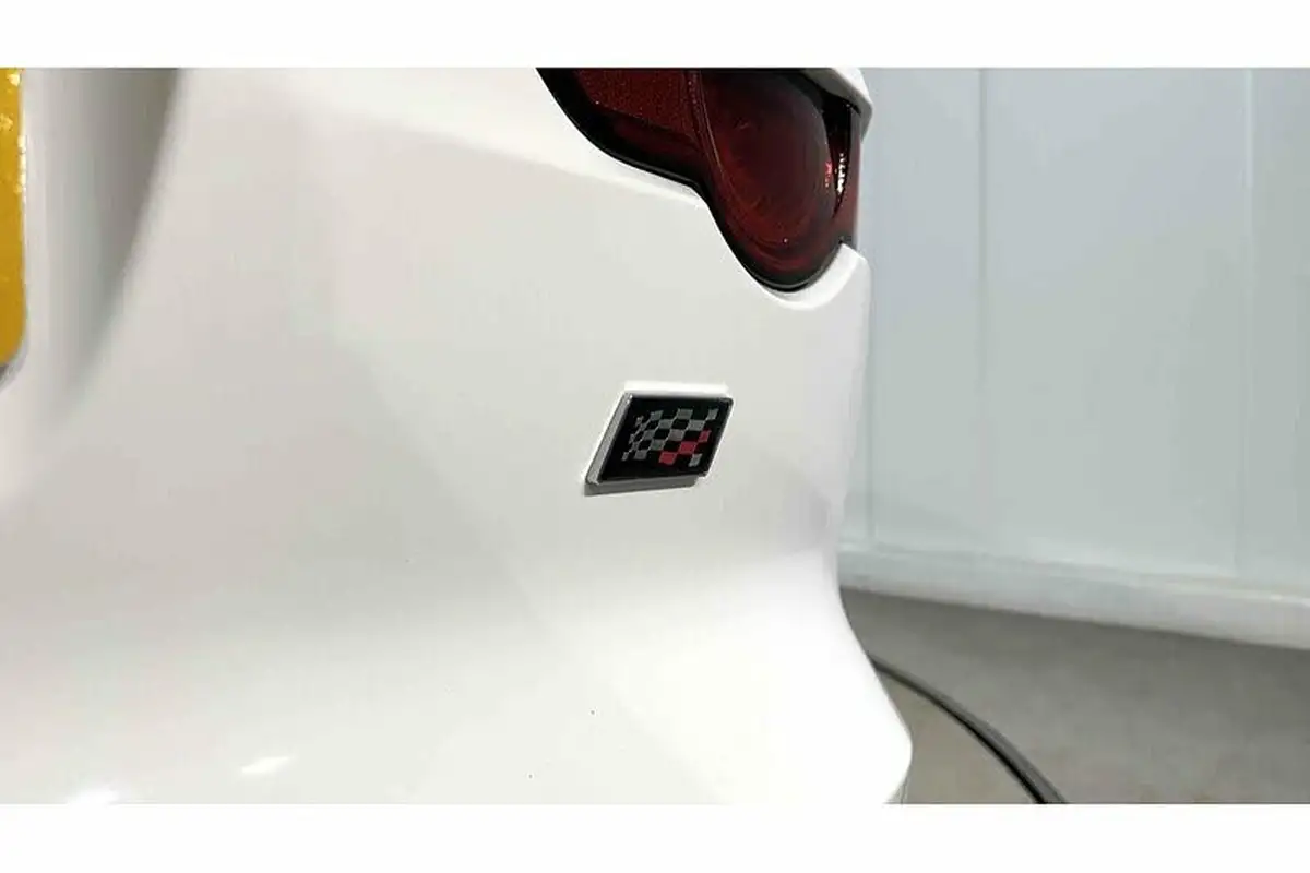 2019-jaguar-f-type-20-i4-chequered-flag-coupe-big-14
