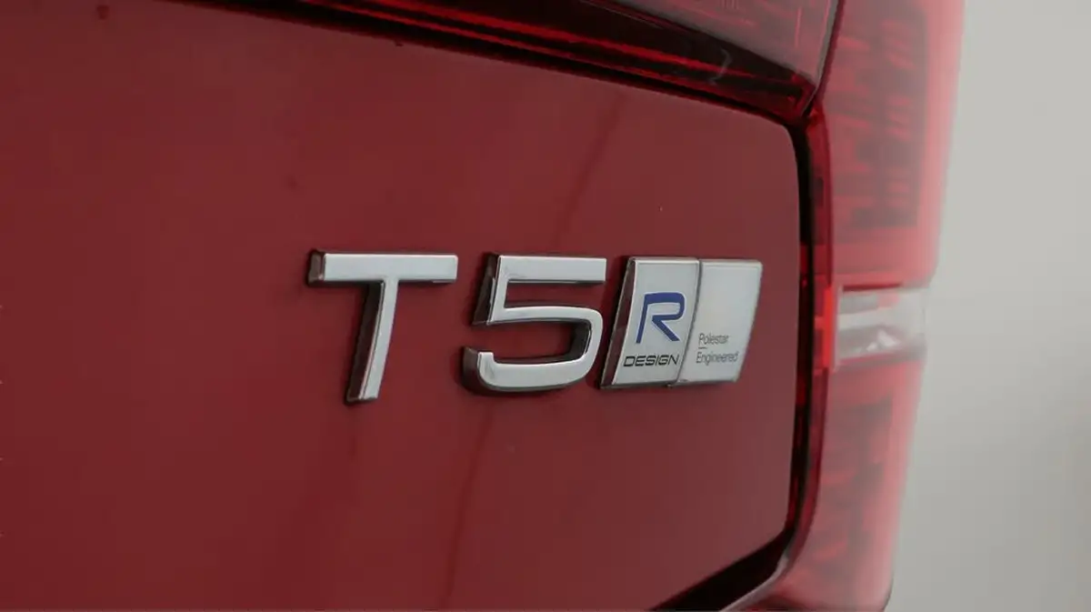 2019-volvo-s60-20-t5-r-design-plus-big-22