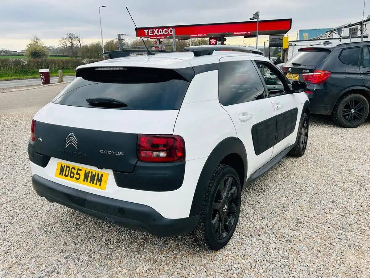 2015-citroen-c4-cactus-16bluehdi-flair-big-7