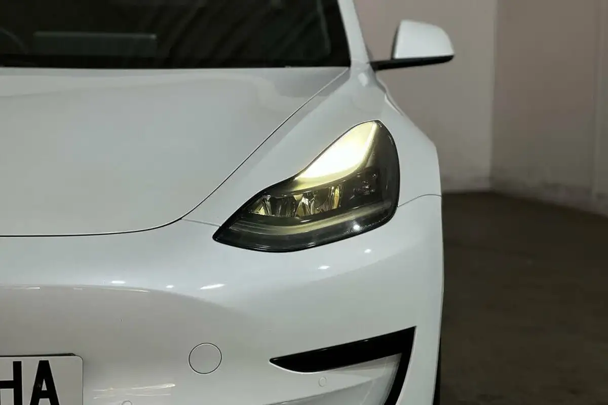 2021-tesla-model-3-e-long-range-awd-big-12