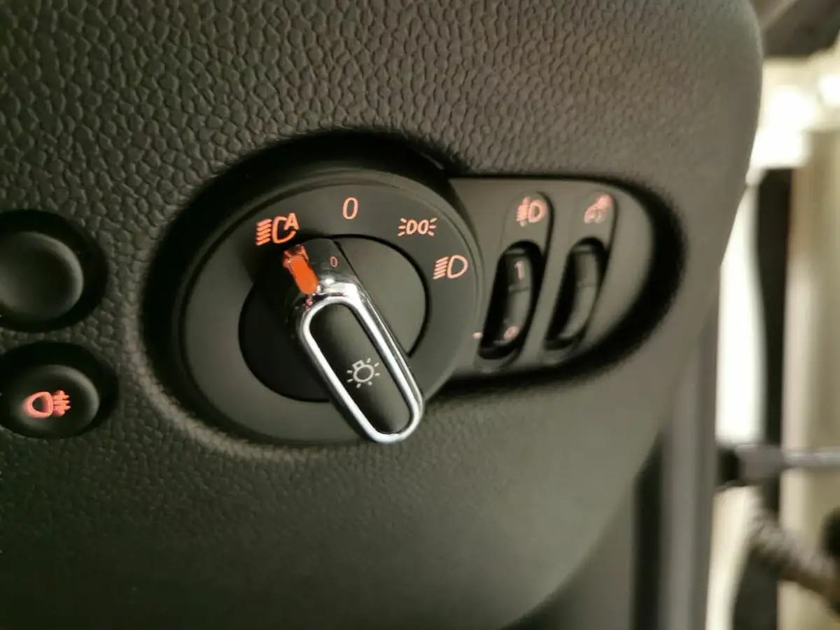 2021-mini-cooper-15-one-classic-5d-auto-big-19