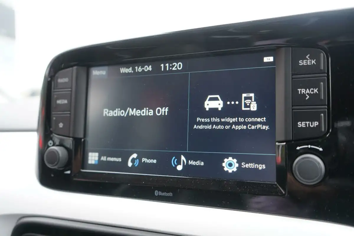 2023-hyundai-i10-10-premium-big-36