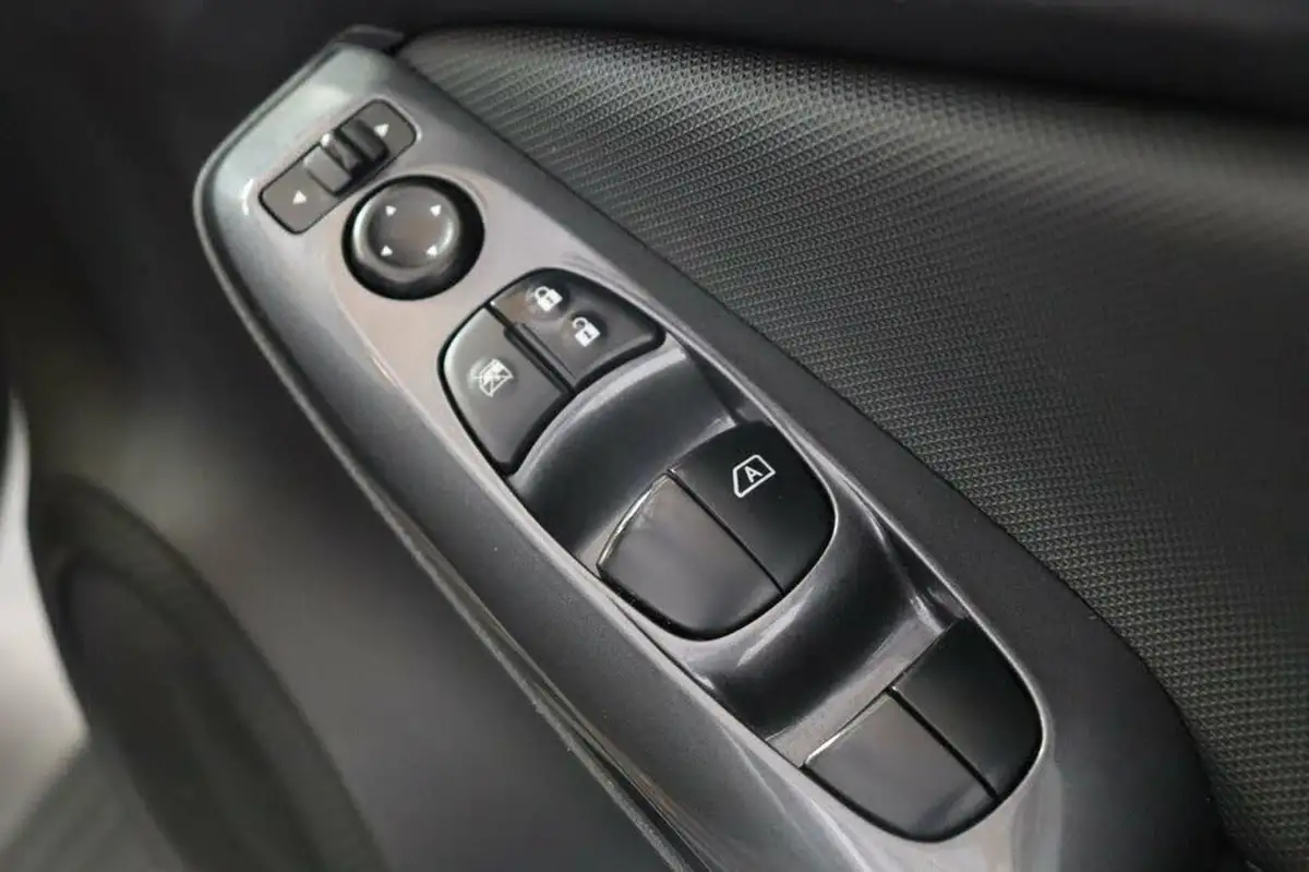 2021-nissan-juke-10-dig-t-visia-big-12