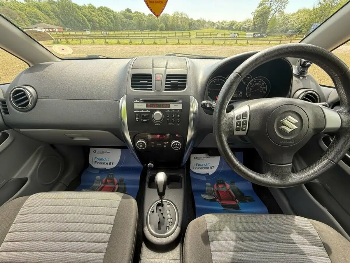 2013-suzuki-sx4-big-12