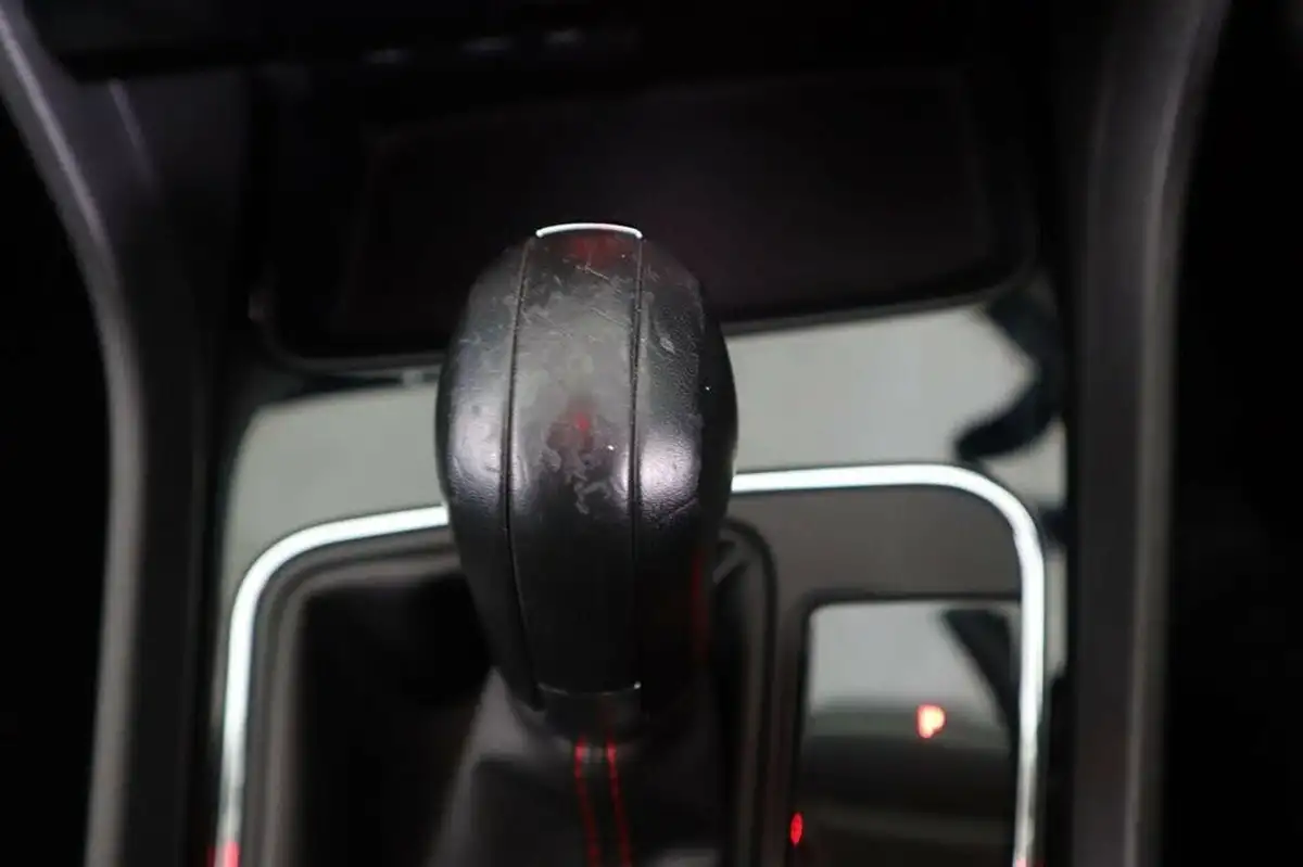 2019-seat-leon-20-tsi-fr-sport-hatchback-big-59