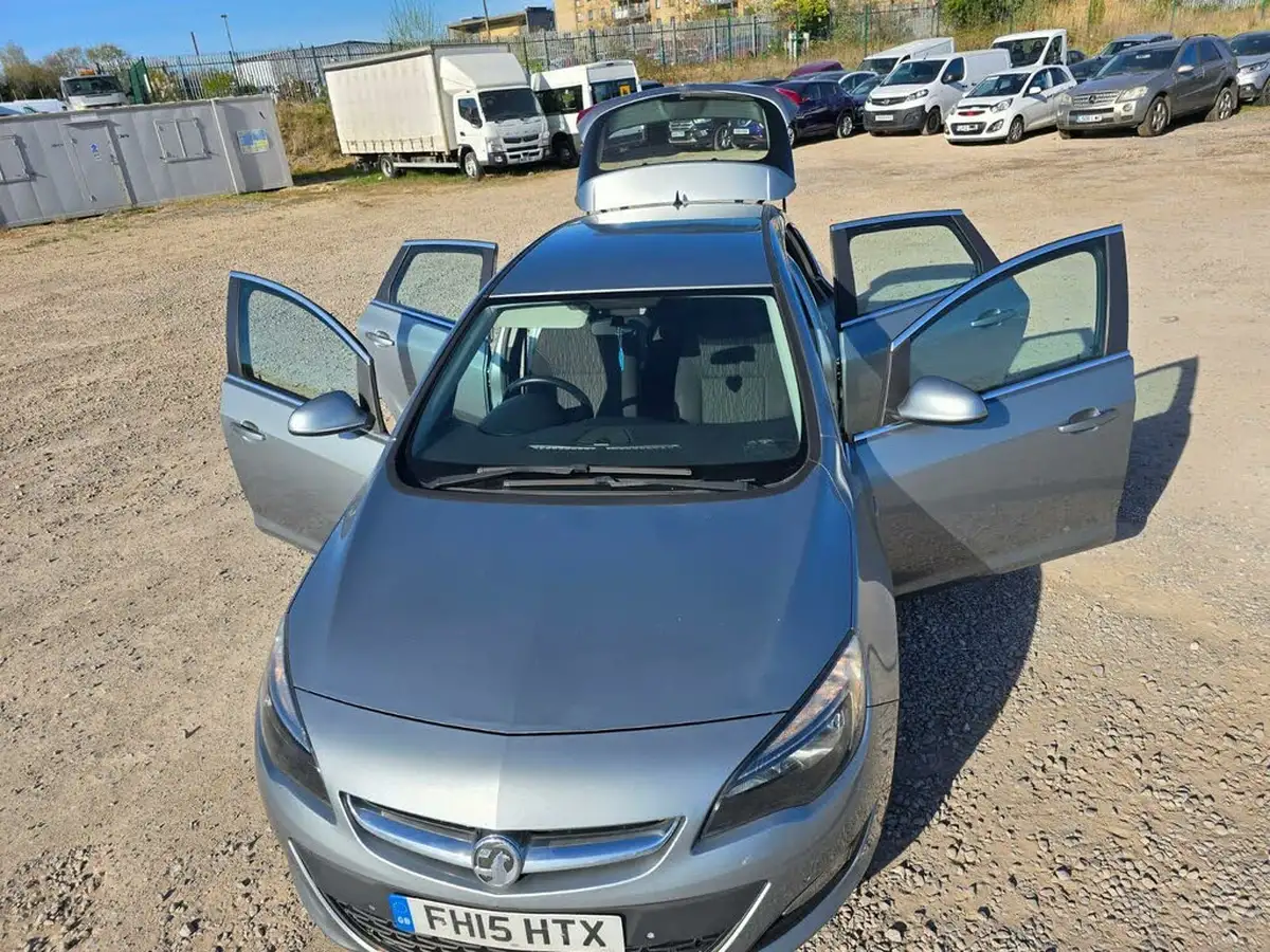 2015-vauxhall-astra-16-tech-line-hatchback-auto-big-6