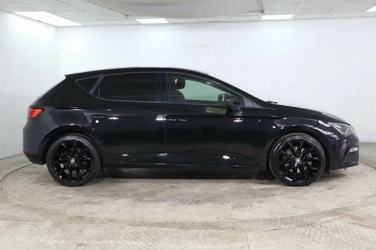 2019-seat-leon-20-tsi-fr-sport-hatchback-big-7