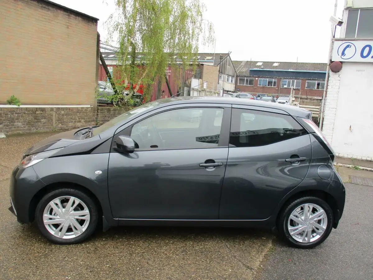 2015-toyota-aygo-10-vvt-i-x-pression-x-wave-x-shift-big-4