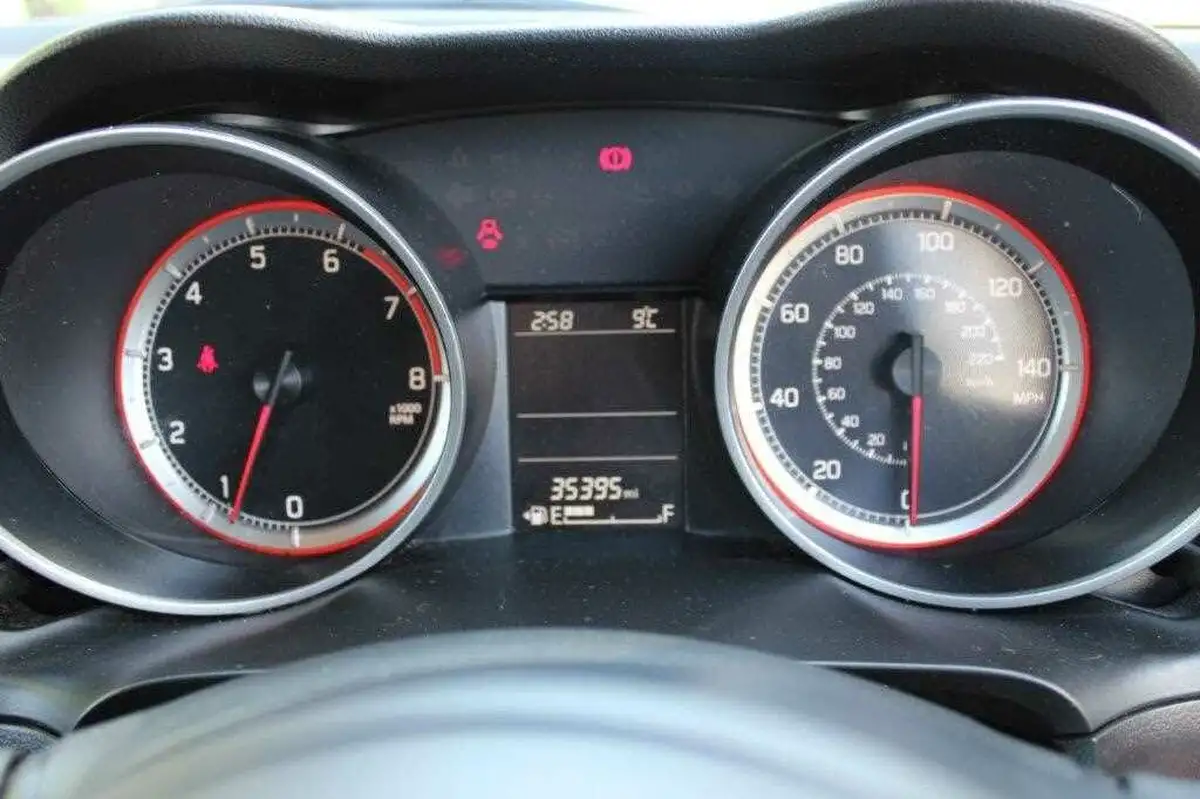 2019-suzuki-swift-12-dualjet-attitude-big-27