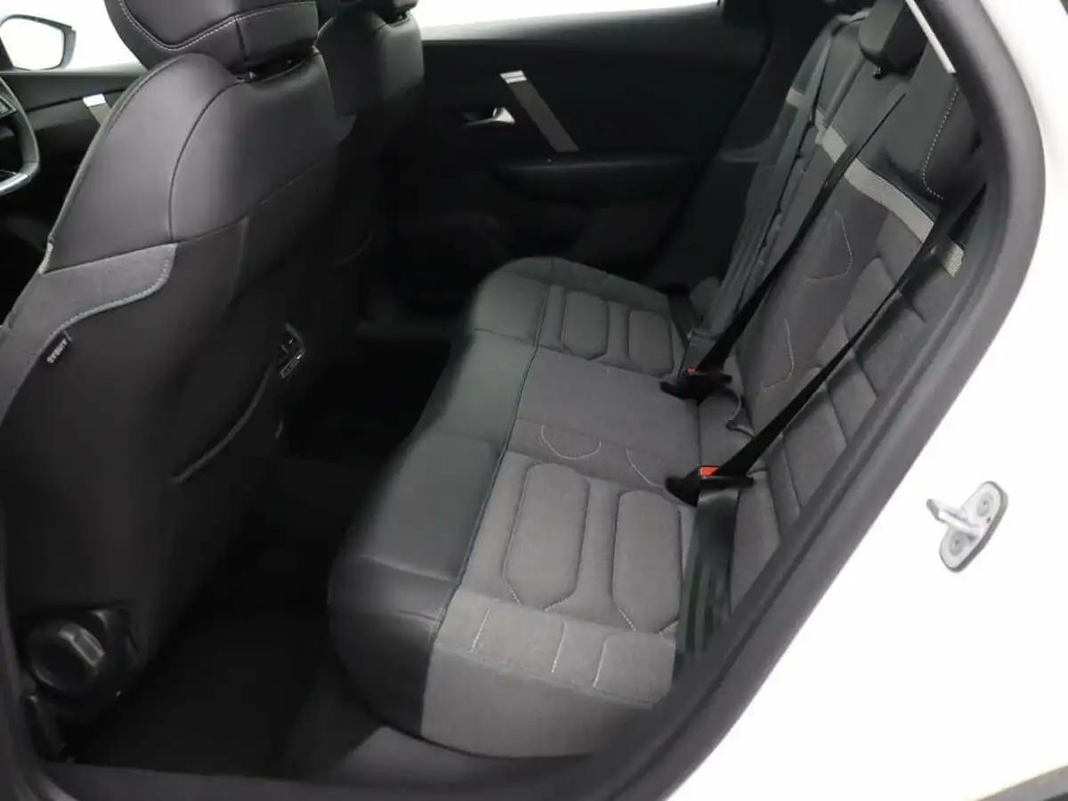 2022-citroen-c4-12-puretech-sense-big-9