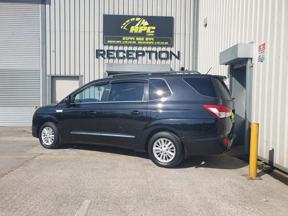 2017-kgm-ssangyong-turismo-22td-ex-big-4