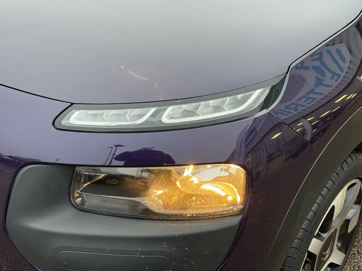 2015-citroen-c4-cactus-16bluehdi-flair-big-21