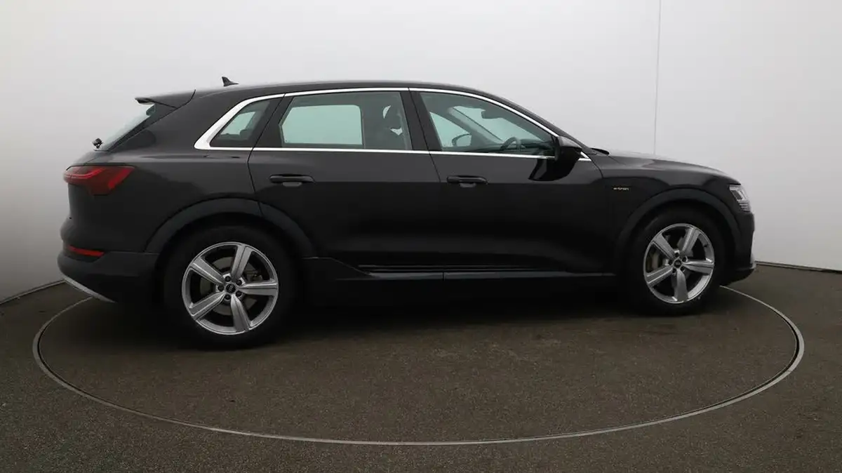 2021-audi-e-tron-50e-technik-station-wagon-big-44
