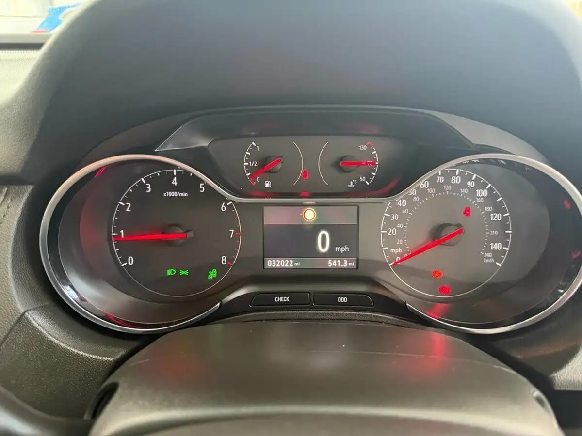2019-vauxhall-grandland-x-12-elite-nav-big-35