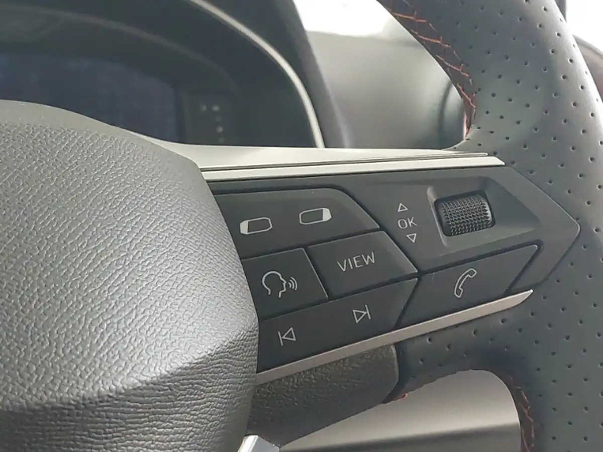2023-tesla-model-y-e-rwd-big-12