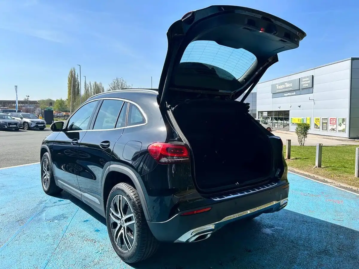 2021-mercedes-benz-gla-class-20d-gla-200d-sport-executive-big-6