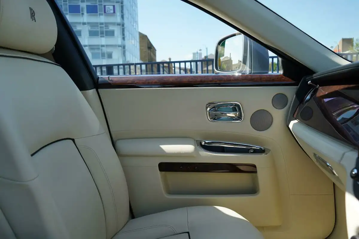2011-rolls-royce-ghost-66-big-13