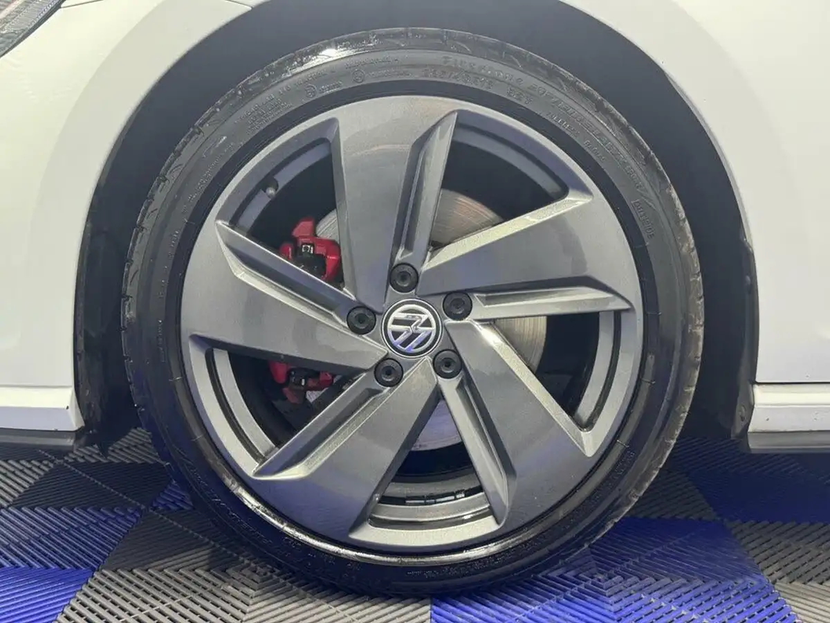 2018-volkswagen-golf-20-tsi-gti-5d-big-32