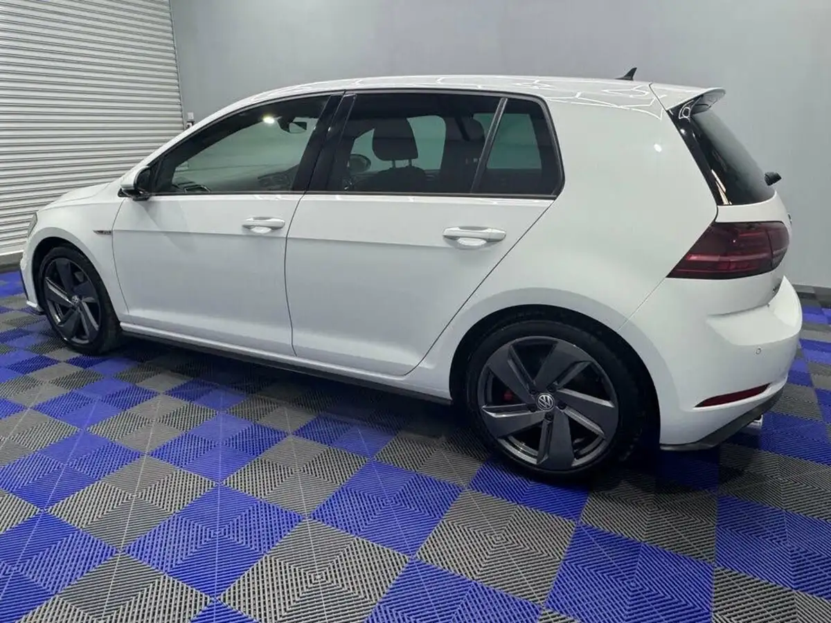 2018-volkswagen-golf-20-tsi-gti-5d-big-8