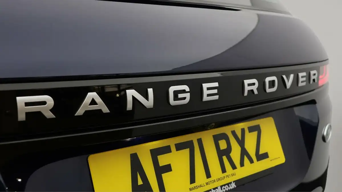 2021-land-rover-range-rover-evoque-15-p300e-s-big-19
