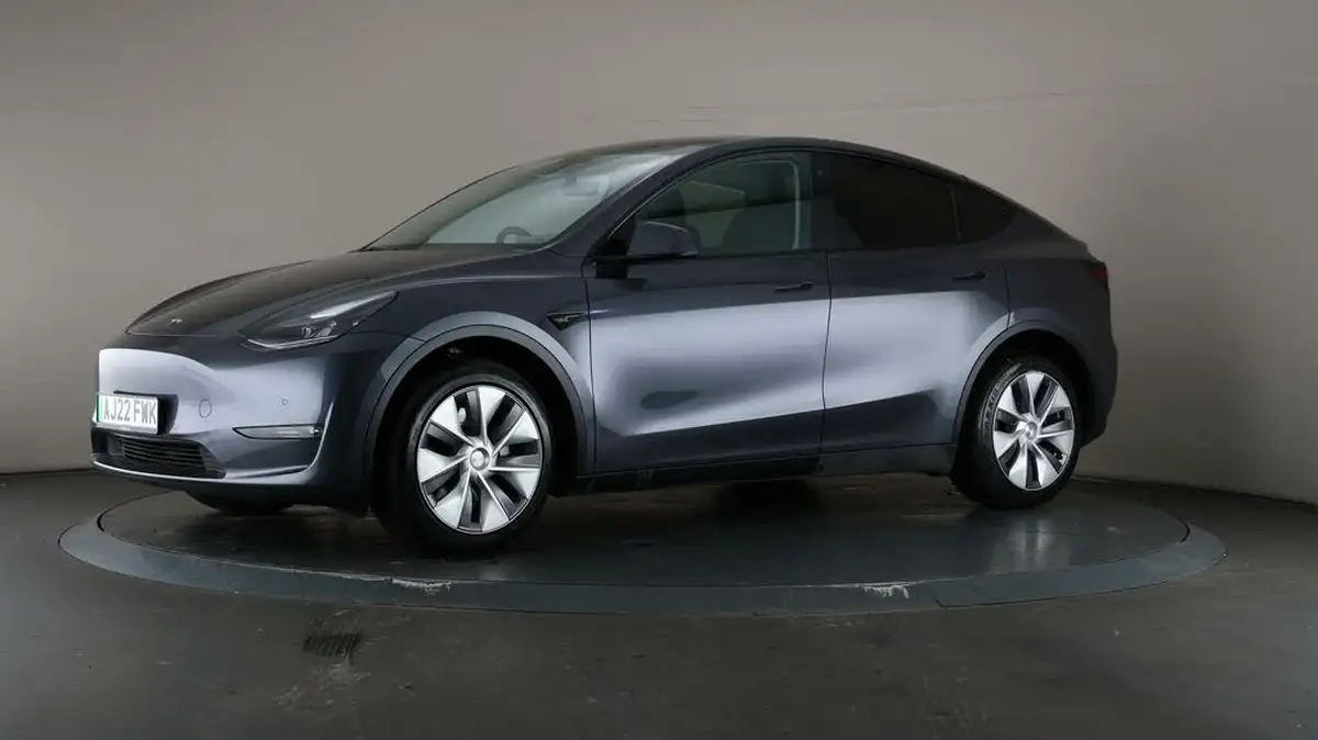 2022-tesla-model-y-e-long-range-big-33