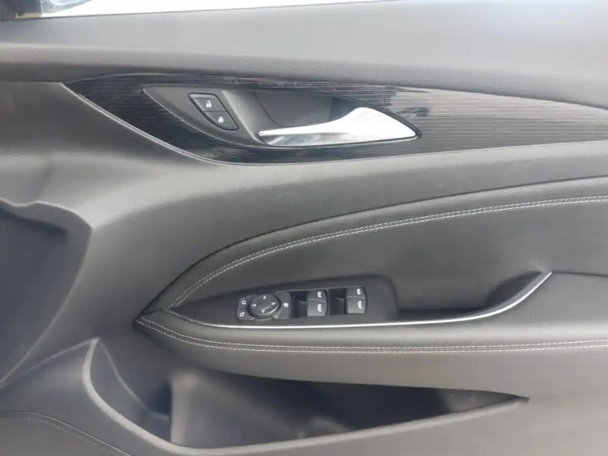 2018-vauxhall-insignia-grand-sport-20td-tech-line-nav-big-15