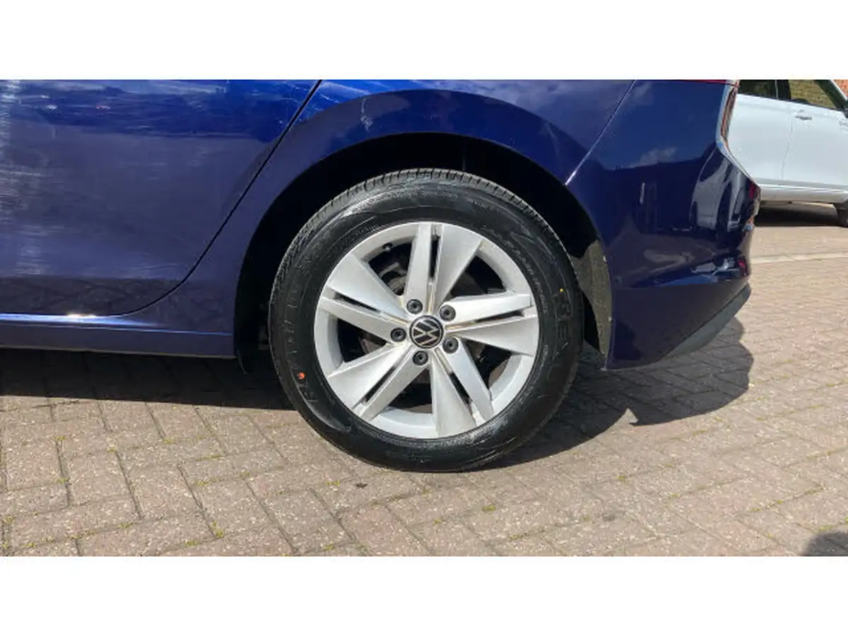 2022-volkswagen-golf-15-tsi-life-130ps-hatchback-big-23