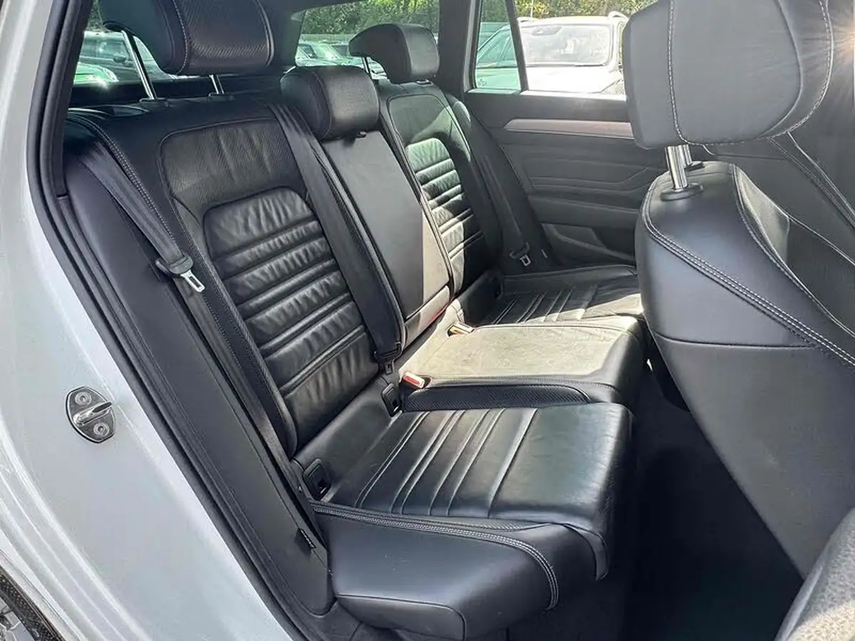 2020-volkswagen-passat-15-tsi-r-line-estate-5d-dsg-big-24