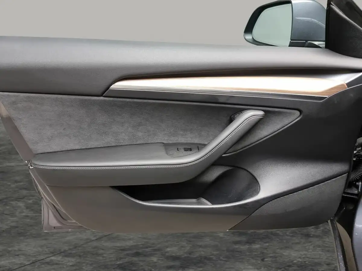 2022-tesla-model-3-e-performance-big-30