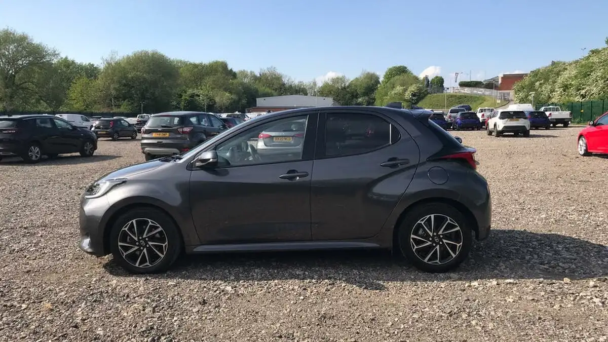2023-toyota-yaris-15-vvt-i-design-big-16