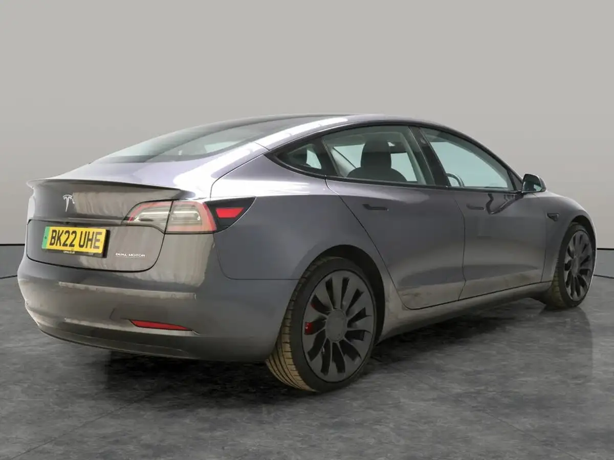 2022-tesla-model-3-e-performance-big-11