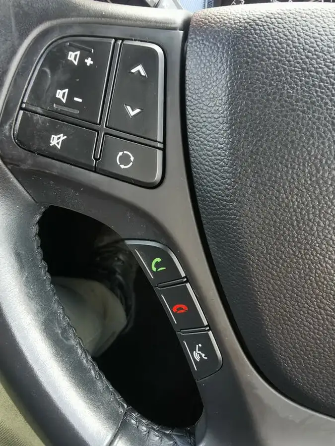 2015-hyundai-i10-10-premium-big-17