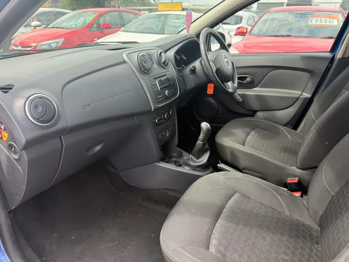 2015-dacia-sandero-09-laureate-big-11