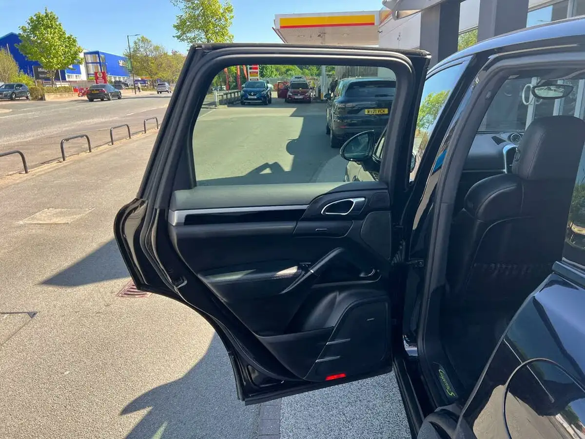 2018-porsche-cayenne-30-s-e-hybrid-platinum-edition-big-60