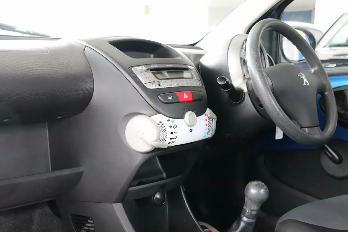 2013-peugeot-107-10-access-big-29