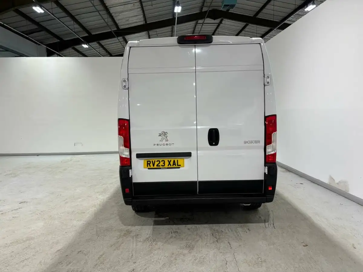2023-peugeot-boxer-22-bluehdi-professional-premium-335-l2h2-big-4