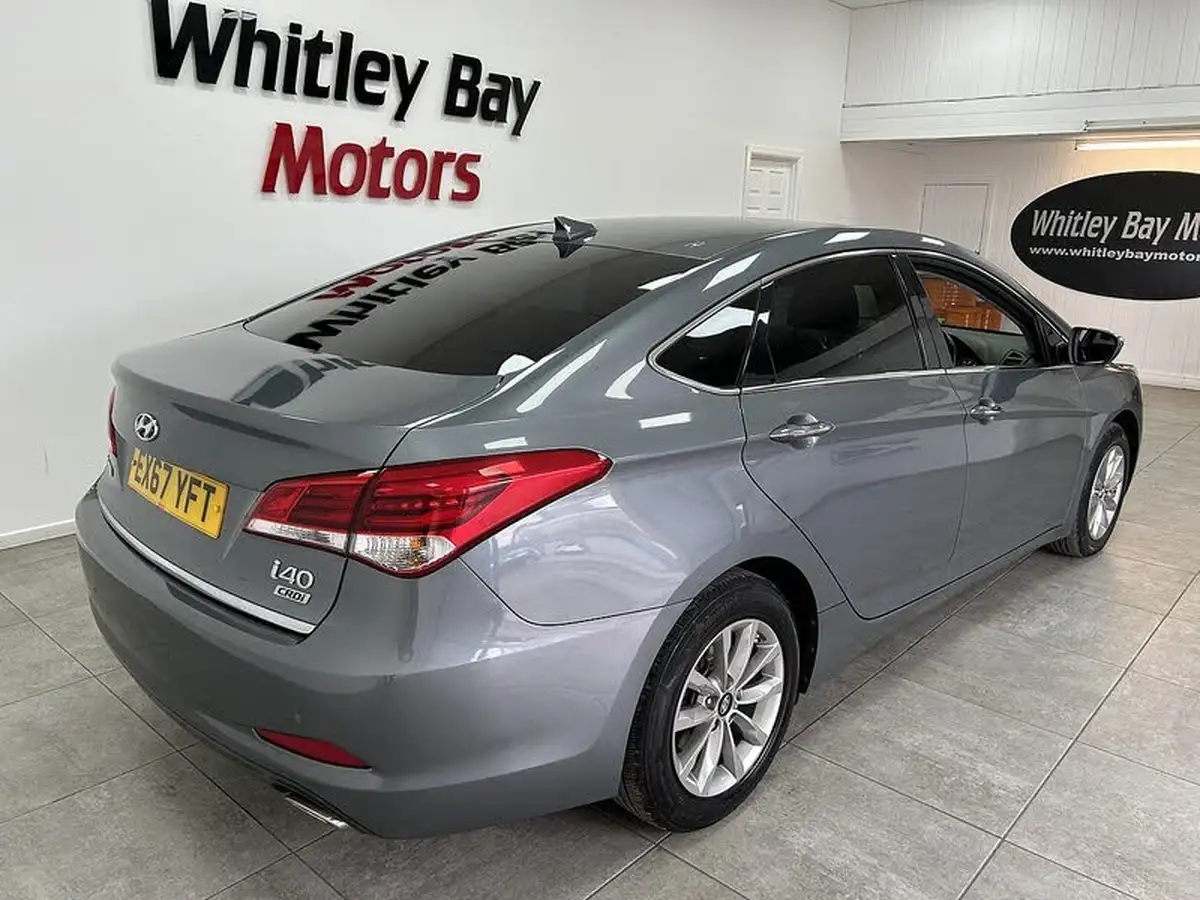 2017-hyundai-i40-17crdi-se-nav-115ps-saloon-4d-big-2