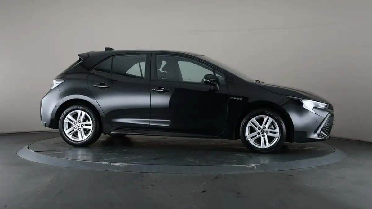 2022-toyota-corolla-18-vvt-i-icon-tech-trk-hatchback-5d-big-51