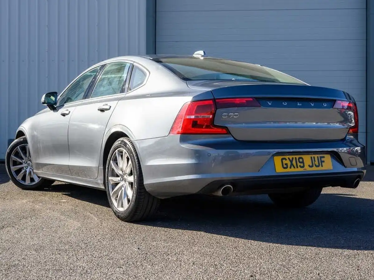 2019-volvo-s90-20-t4-momentum-big-5