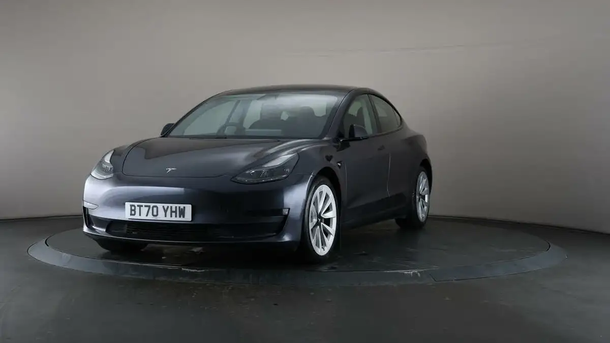 2020-tesla-model-3-e-long-range-big-39