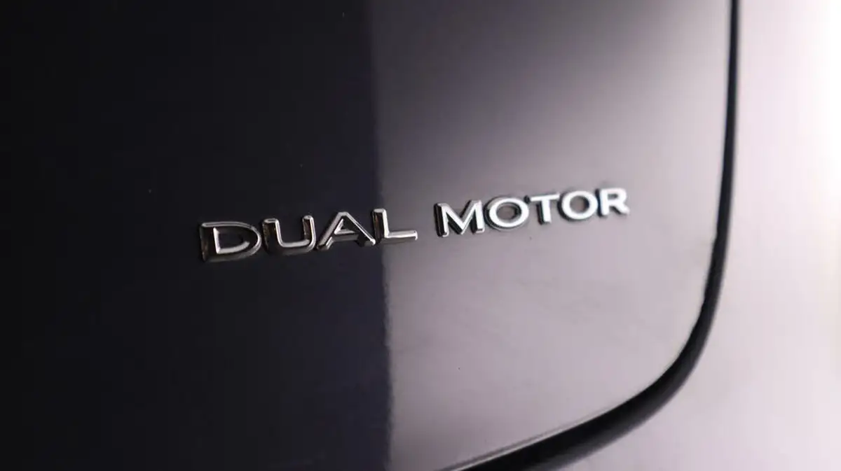 2020-tesla-model-3-e-long-range-big-21